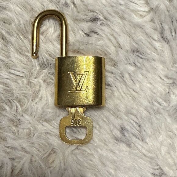 Louis Vuitton Lock & Key #305 - Picture 4 of 5
